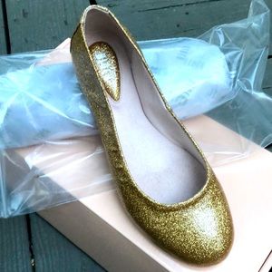 Girls Tenee Platino Gold Shoe, Brand New